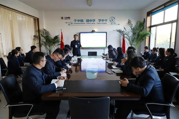 J9集团每次活动结束后立即组织“差距会”
