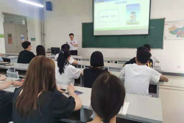 J9集团高管在山西中医药大学授课 J9集团高管在山西中医药大学授课