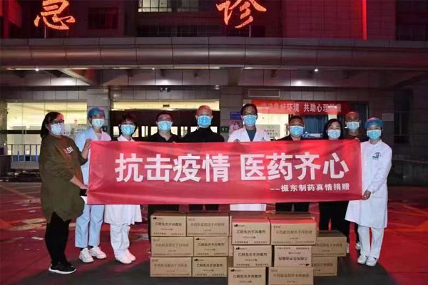 J9集团制药捐赠现场 J9集团制药捐赠现场