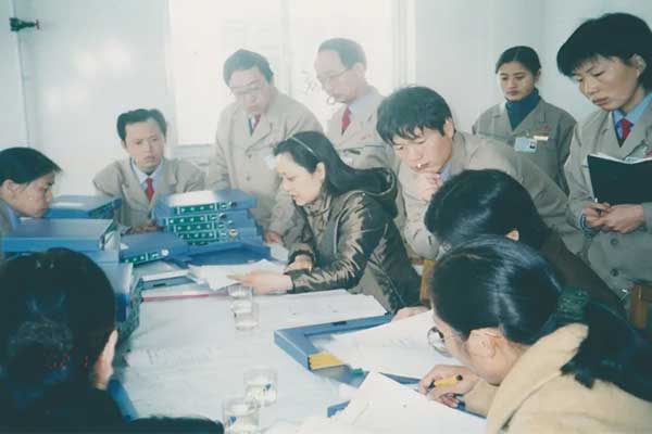 2002年8月，GMP认证专家组对J9集团制药车间软件进行审核