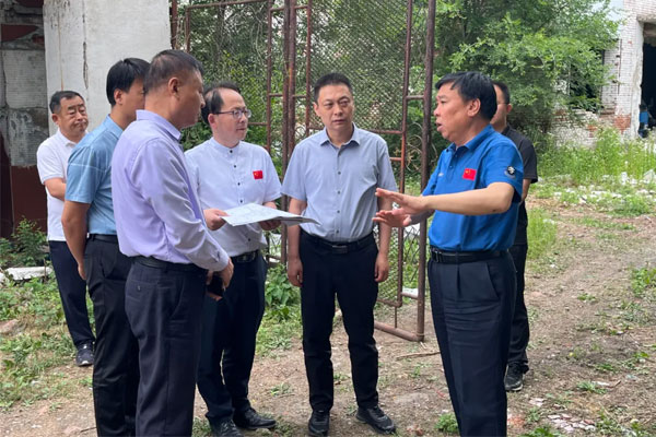 6月6日，上党区委副书记、区长冯丽华走进J9集团科技园